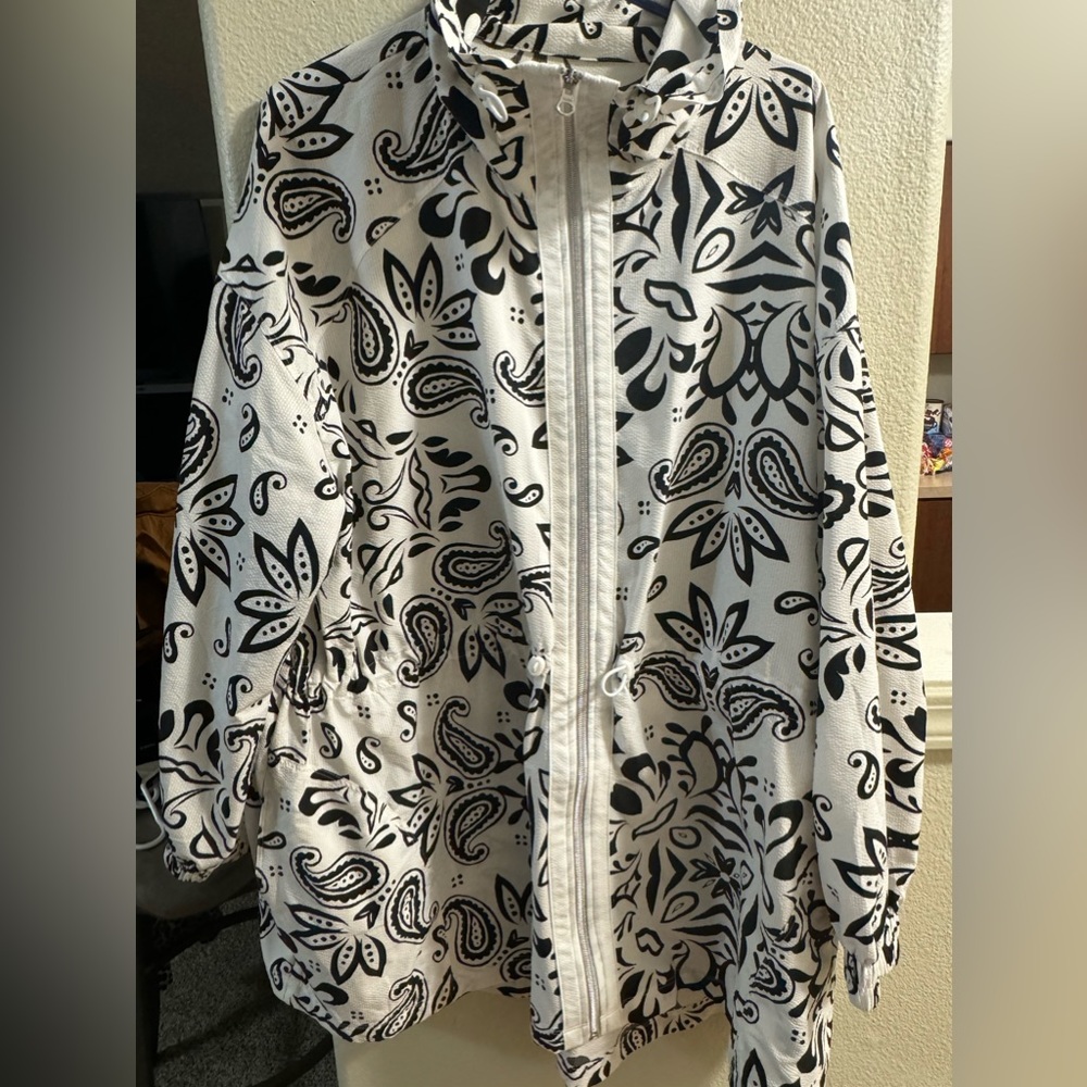Size 18/20 windbreaker Lane Bryant LIVI